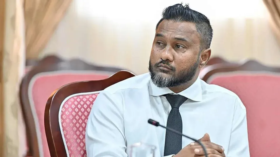 ދަރަނި ނުދައްކައިގެން މަޖިލިސް ގޮނޑި ގެއްލުނު ސިނާން އެގްރޯނެޓްގެ އެމްޑީއަކަށް